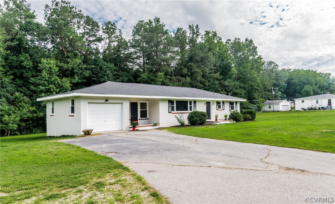 11407 Reedy Branch Road South Chesterfield, VA 23838 - Photo 3 of 50 a front view of a house with a garden