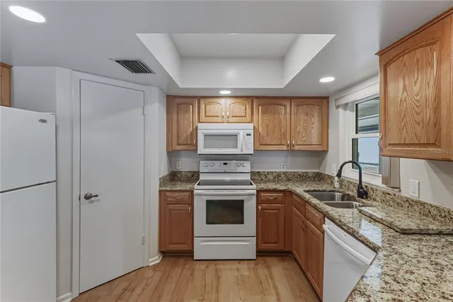 $390,000 | 2713 Cedarcrest Place, Valrico, FL 33596