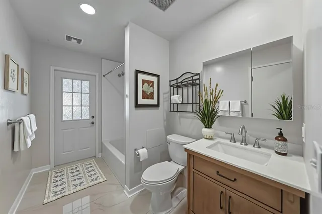 $390,000 | 2713 Cedarcrest Place, Valrico, FL 33596