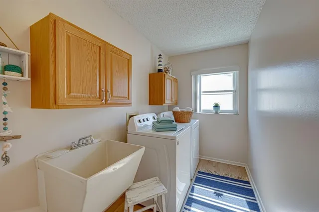 $390,000 | 2713 Cedarcrest Place, Valrico, FL 33596