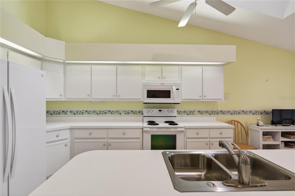 240 Juniper Way Tavares, FL 32778 - Photo 7 of 44