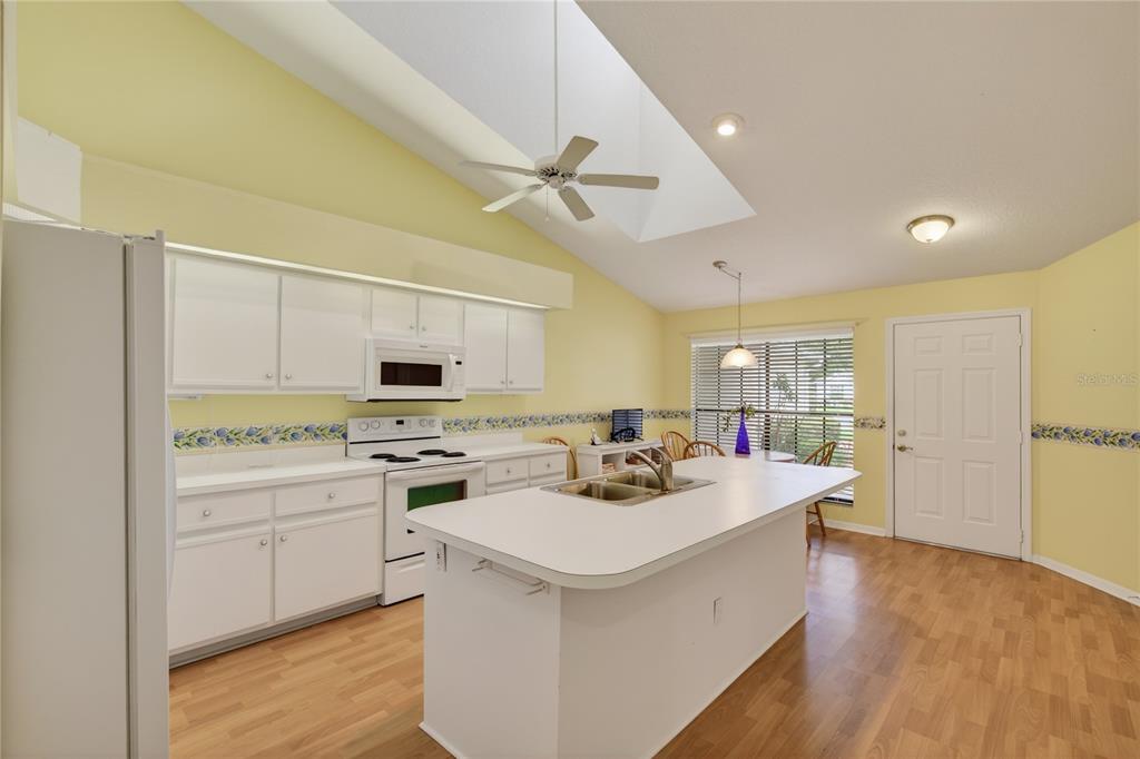 240 Juniper Way Tavares, FL 32778 - Photo 8 of 44