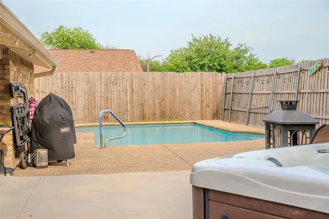 $377,500 | 7016 Buttonwood Drive, Fort Worth, TX 76137