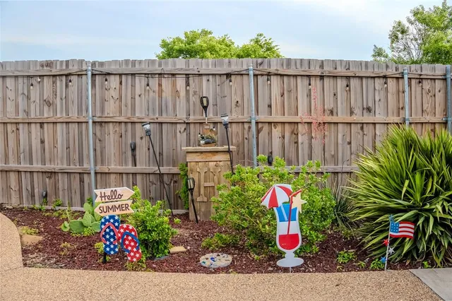 $377,500 | 7016 Buttonwood Drive, Fort Worth, TX 76137