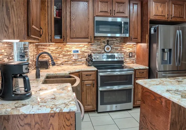 $377,500 | 7016 Buttonwood Drive, Fort Worth, TX 76137