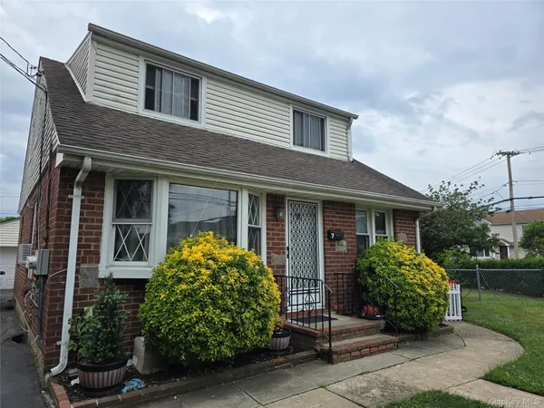 $2,900 | 7 Jefferson Avenue, Unit 2, Mineola, NY 11501