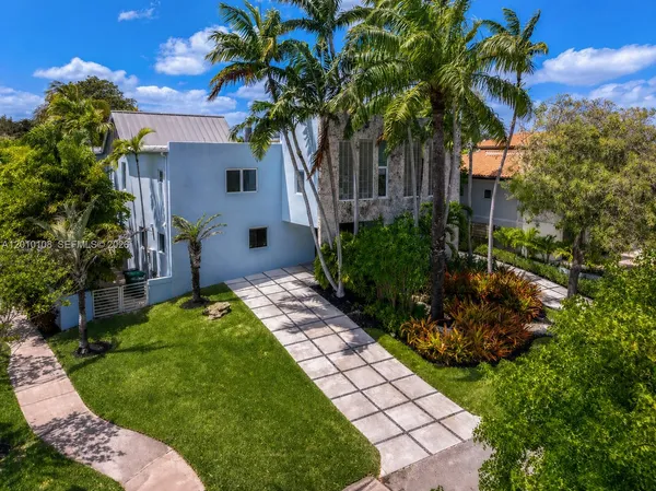 $5,478,000 | 690 Warren Lane, Key Biscayne, FL 33149