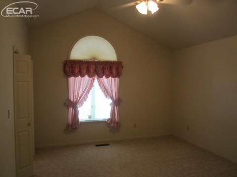8538 North Seymour Road Flushing, MI 48433 - Photo 17 of 27 20427135-16.JPG