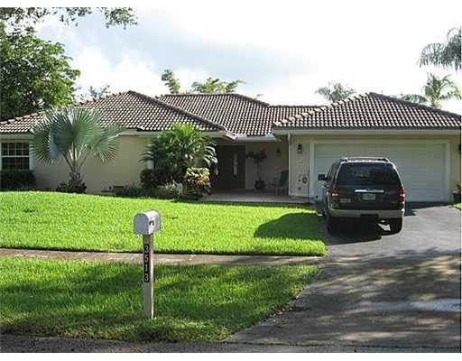 3513 Bark Way Hollywood, FL 33026 - Photo 1 of 25 Exterior Front