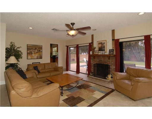3513 Bark Way Hollywood, FL 33026 - Photo 12 of 25 Living Room