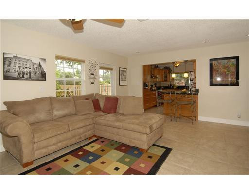 3513 Bark Way Hollywood, FL 33026 - Photo 18 of 25 Den/Family/Great Room