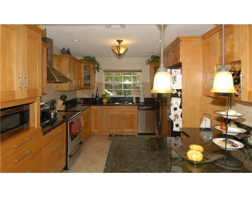 3513 Bark Way Hollywood, FL 33026 - Photo 9 of 25 Kitchen