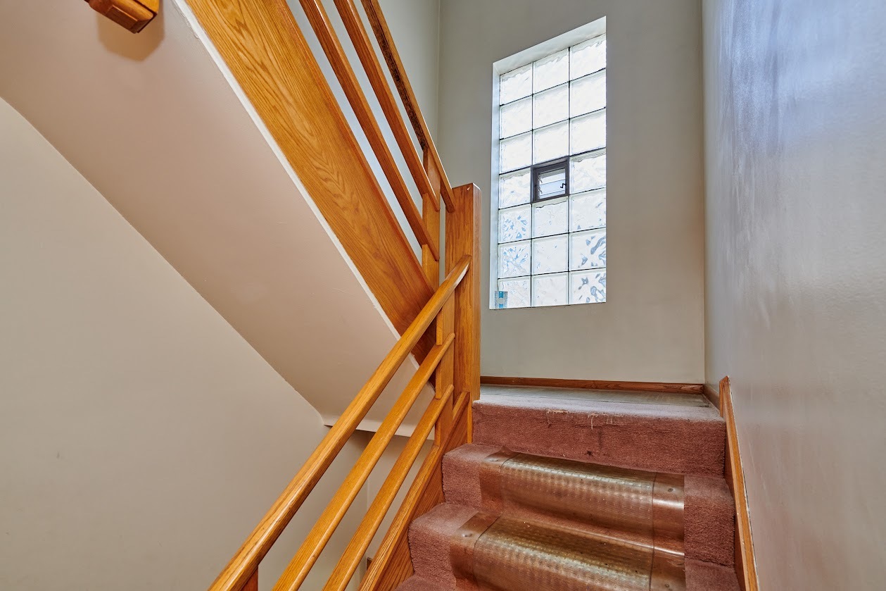 8211 West Irving Park Road Chicago, IL 60634 - Photo 11 of 28 a view of an entryway