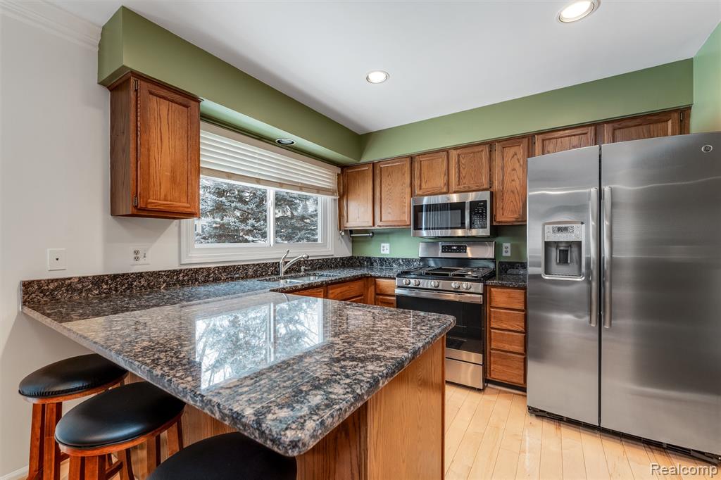 388 Huntington Court Rochester Hills, MI 48307 - Photo 7 of 37