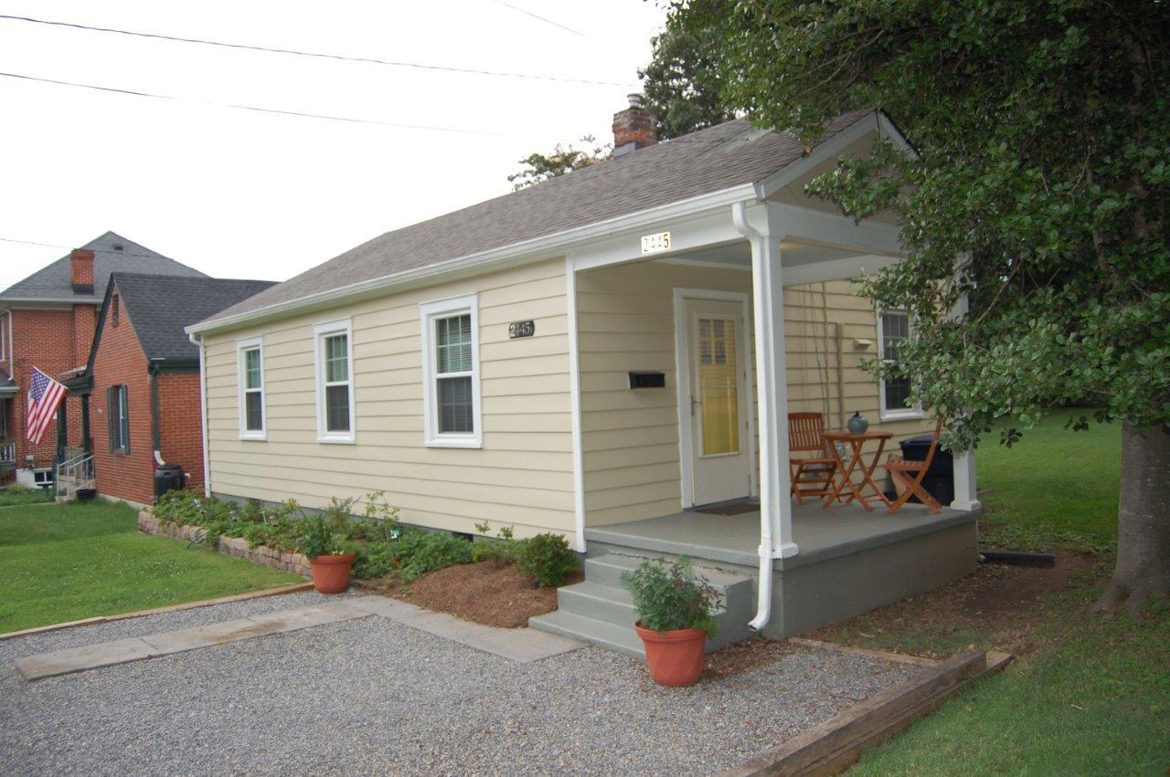 2445 Livingston Road Southwest Roanoke, VA 24015 - Photo 2 of 30 DSC_3446