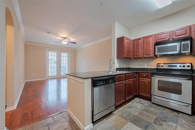 $1,300 | 7575 Kirby Drive, Unit 3105, Houston, TX 77030
