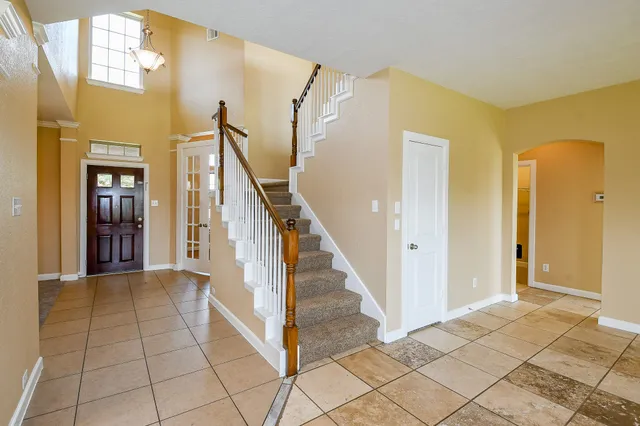 a view of entryway with a front door