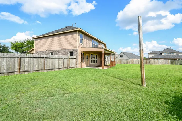 a view of a house with backyard and porch