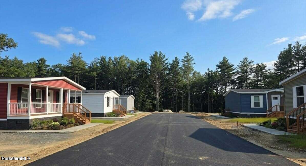 395 Cheshire Road, Unit 121 Pittsfield, MA 01201 - Photo 2 of 11 Park View