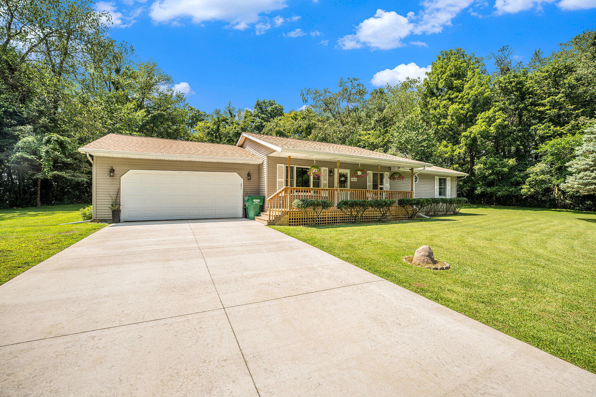 17219 Woodside Lane Three Rivers, MI 49093 - Photo 3 of 23 003_dsc04862
