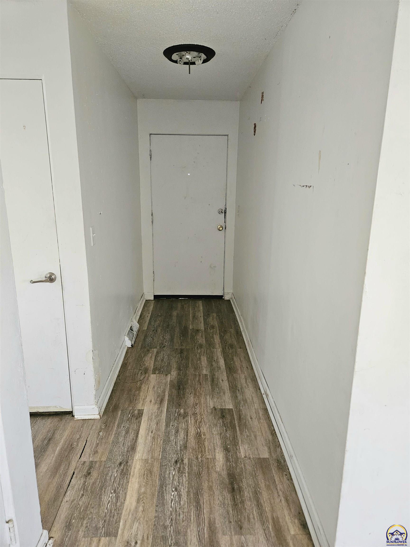 7209 Southwest Greenview Drive Topeka, KS 66619 - Photo 12 of 13