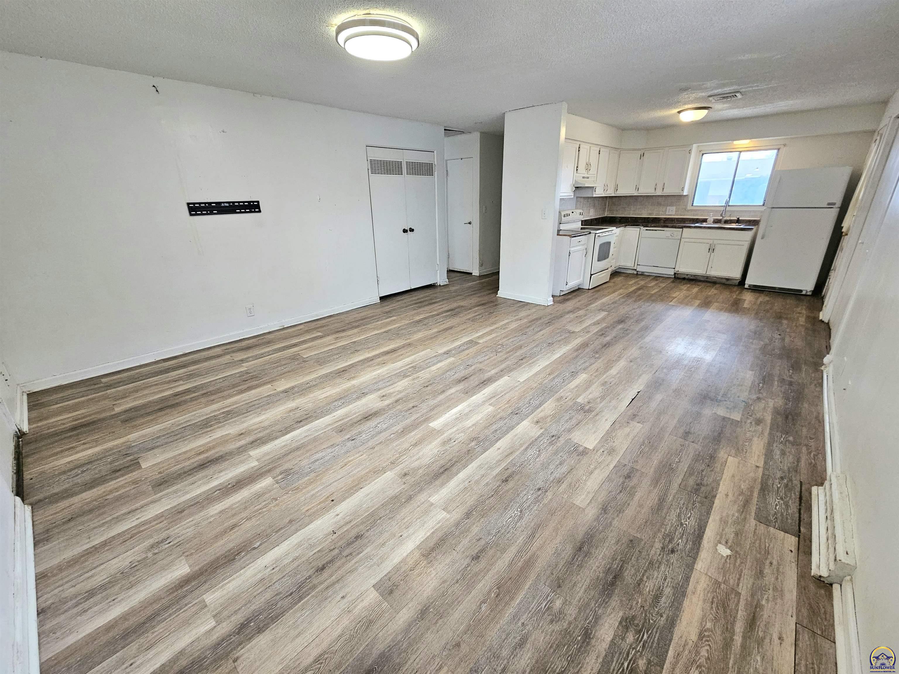 7209 Southwest Greenview Drive Topeka, KS 66619 - Photo 2 of 13