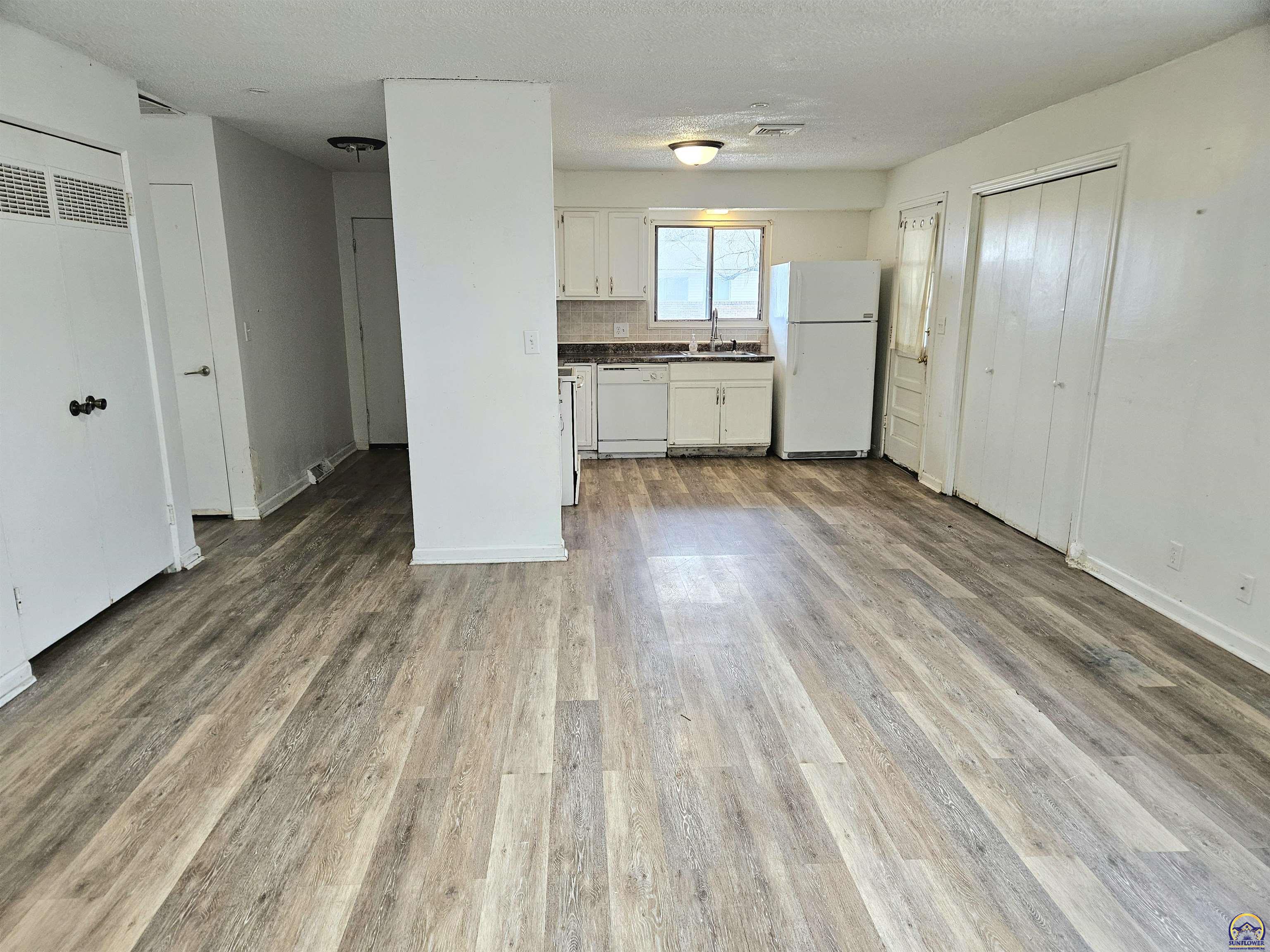 7209 Southwest Greenview Drive Topeka, KS 66619 - Photo 3 of 13