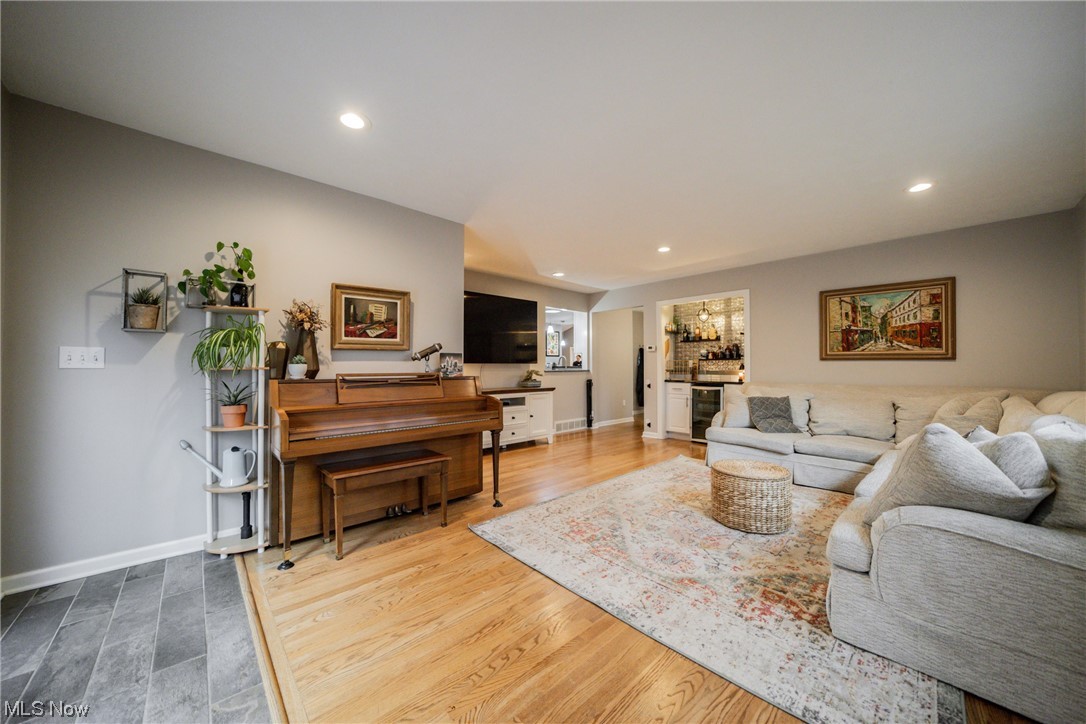 2130 Marshfield Road Cleveland, OH 44124 - Photo 4 of 35