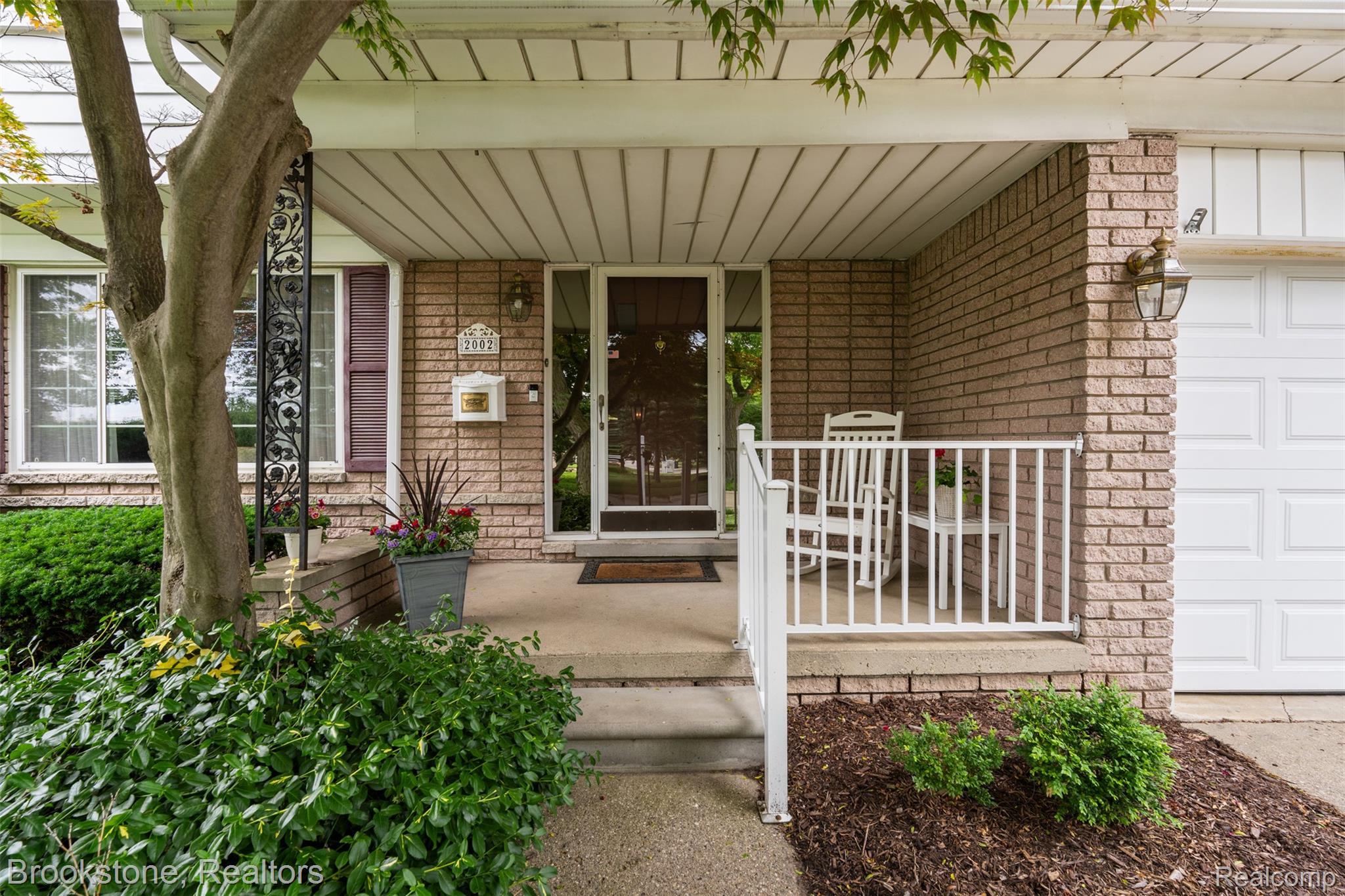 2002 Hempstead Drive Troy, MI 48083 - Photo 4 of 41 2002 hempstead dr_004.jpg