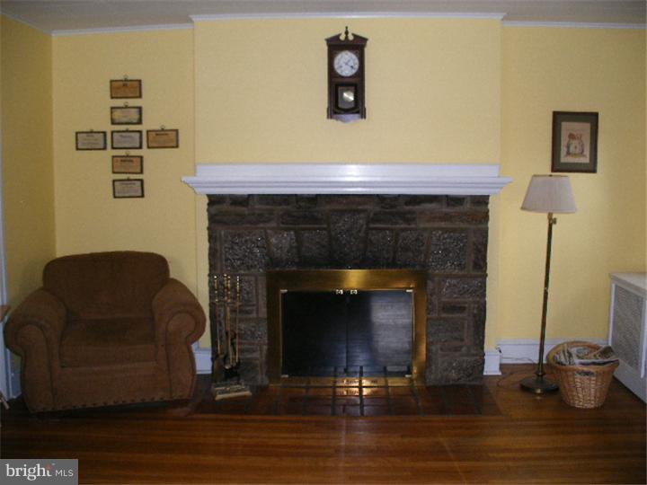7234 Hilltop Road Upper Darby, PA 19082 - Photo 5 of 24 Living Room