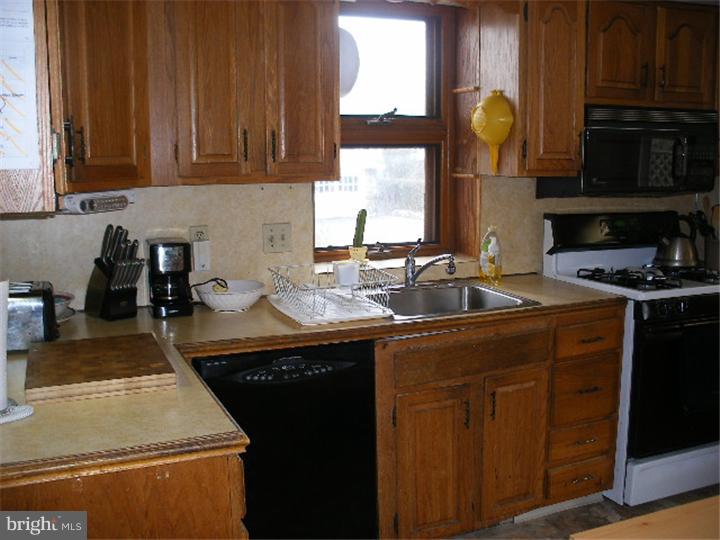7234 Hilltop Road Upper Darby, PA 19082 - Photo 9 of 24 Kitchen