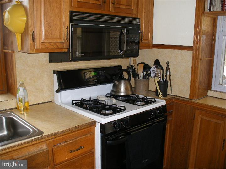 7234 Hilltop Road Upper Darby, PA 19082 - Photo 10 of 24 Kitchen