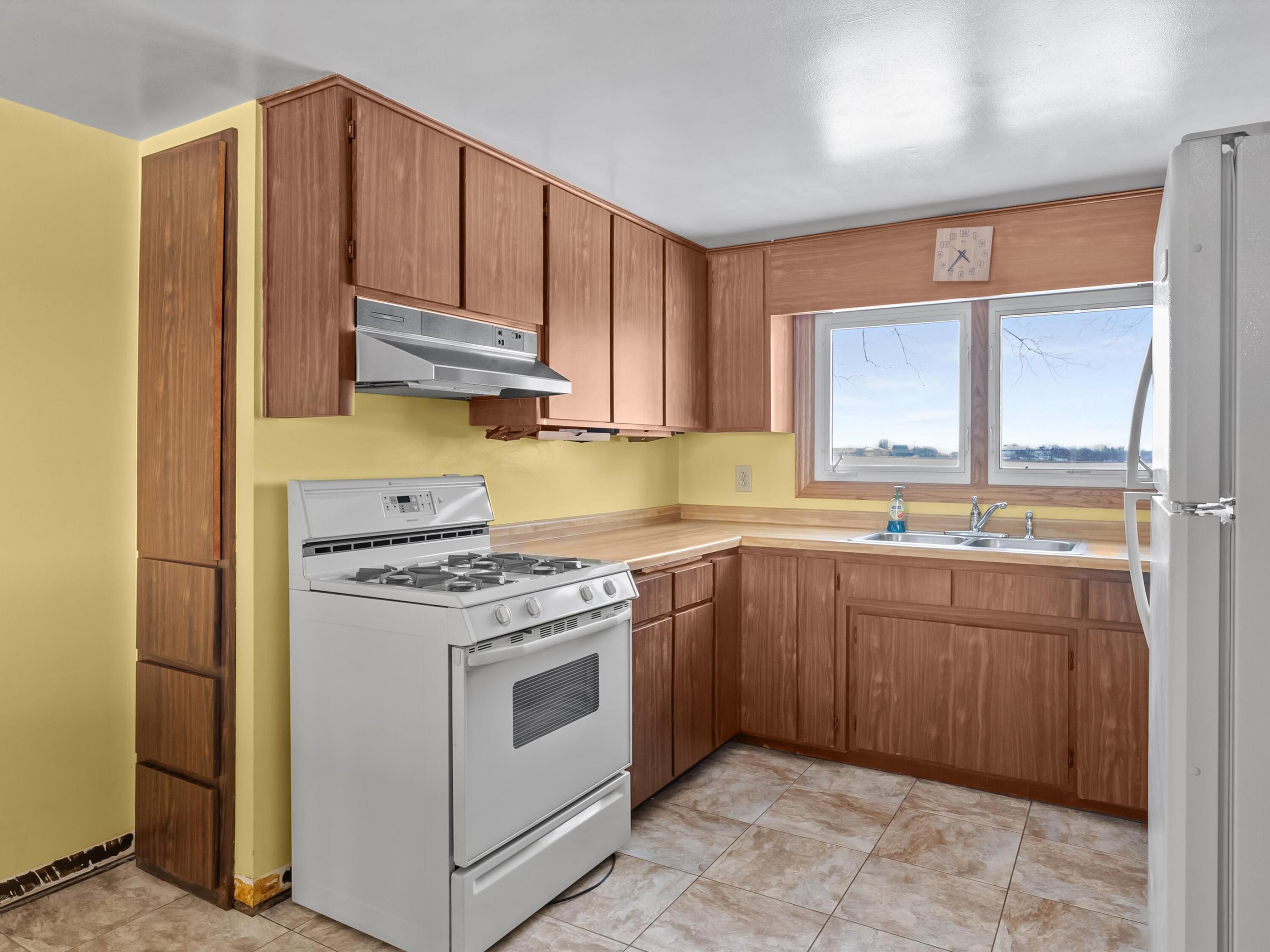 6424 Newton Road Newton, WI 53063 - Photo 4 of 21 Kitchen