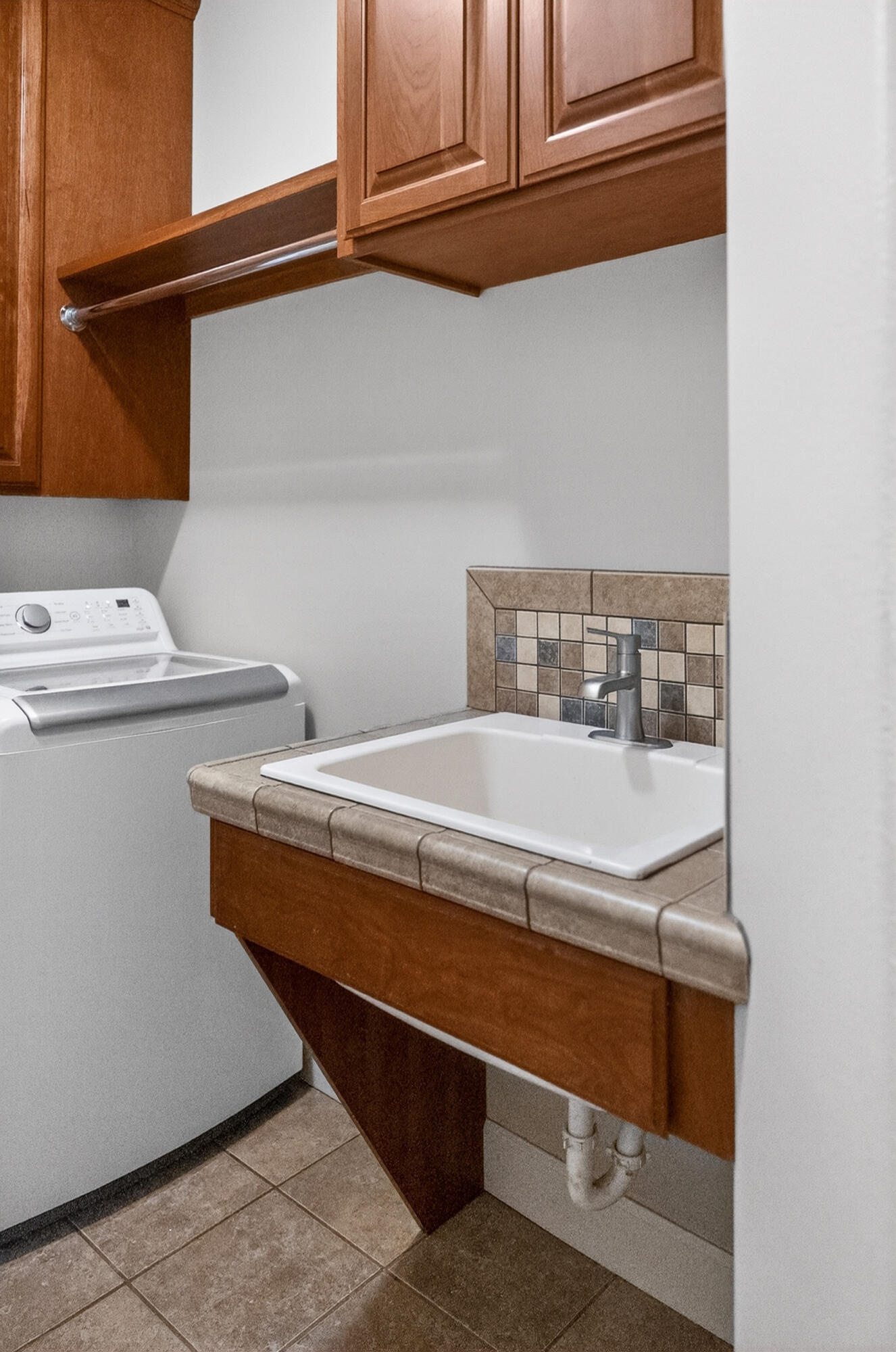 10421 Kestrel Road Klamath Falls, OR 97601 - Photo 34 of 56 Laundry Room