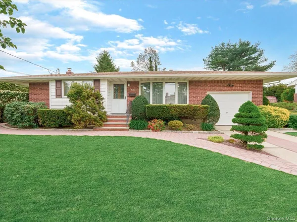 $699,000 | 12 Joyce Lane, Commack, NY 11725