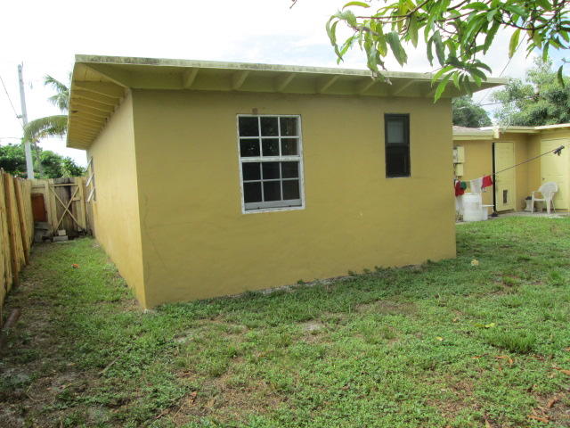 435 Miner Road Boynton Beach, FL 33435 - Photo 20 of 21 Side Yard
