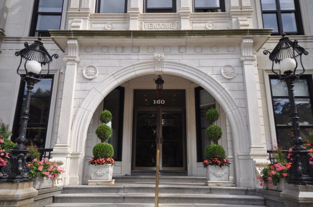 160 Commonwealth Avenue, Unit 615 Boston, MA 02116 - Photo 2 of 4