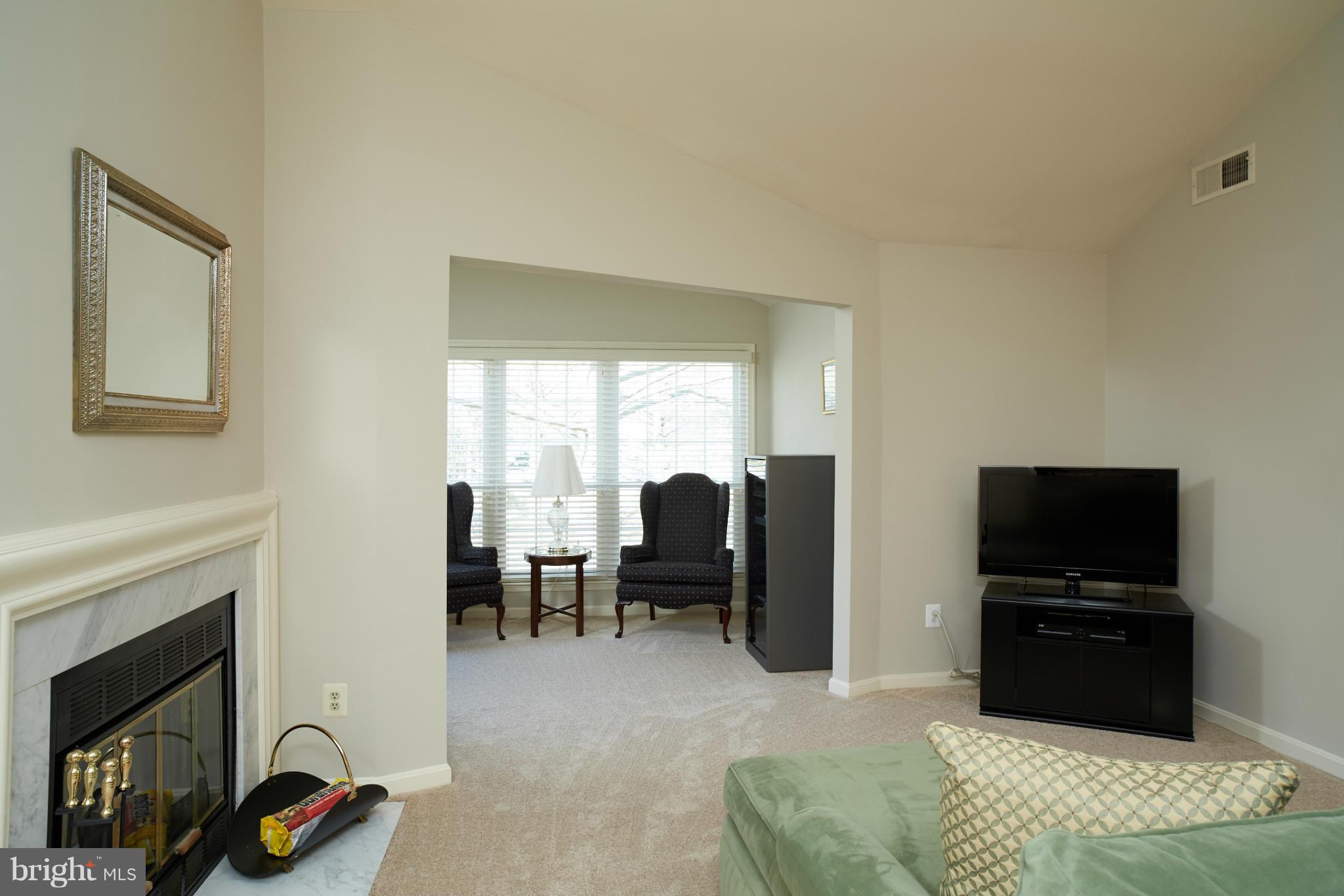 2225 Lovedale Lane, Unit 311A Reston, VA 20191 - Photo 25 of 29 Living Room