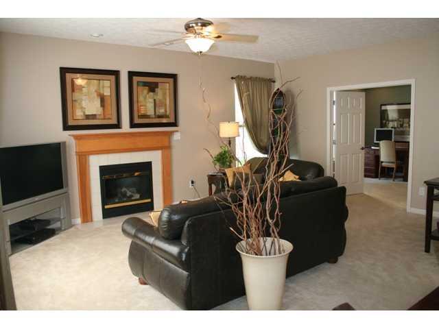 6572 Hunters Ridge South Zionsville, IN 46077 - Photo 2 of 12 Gallery Image 2