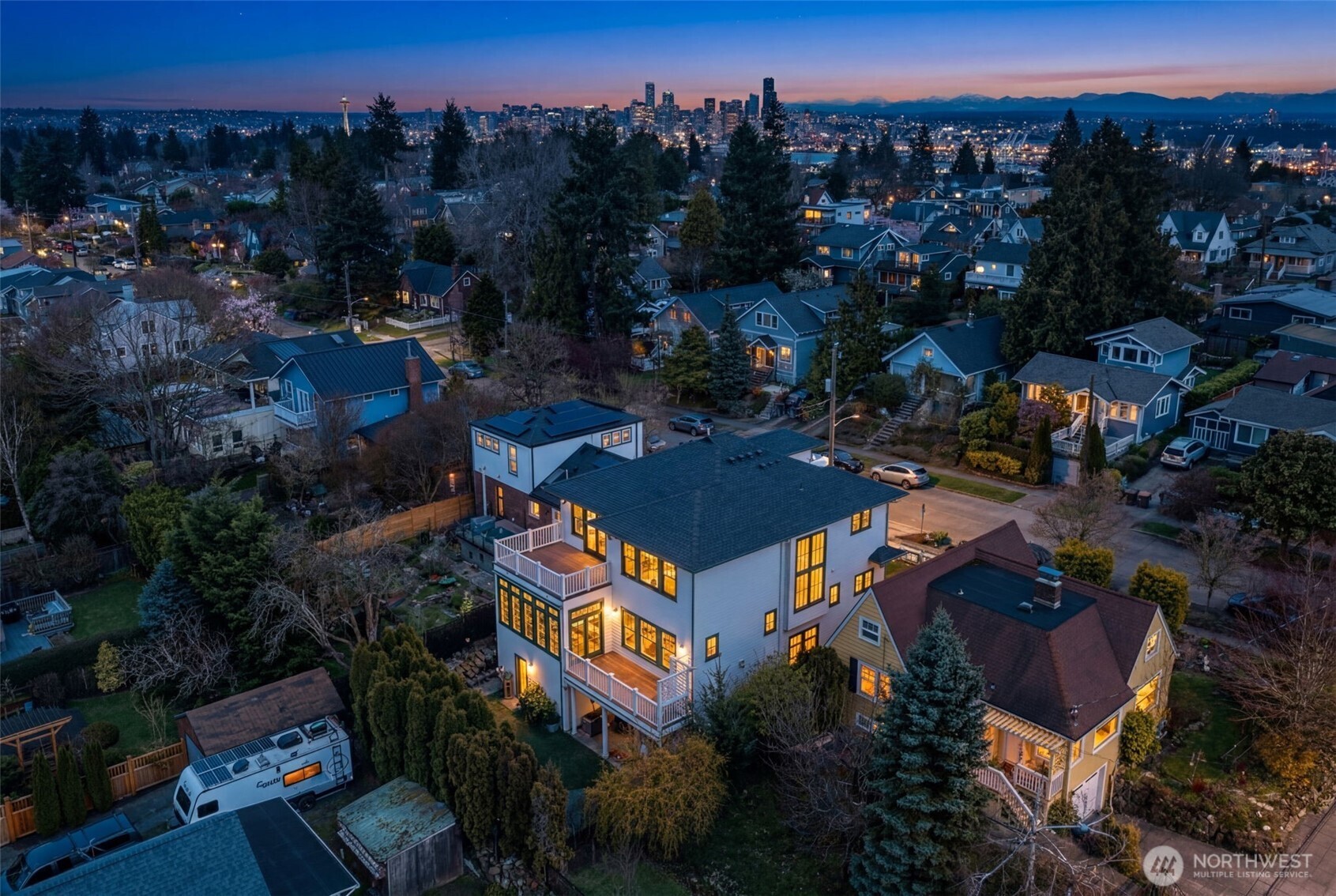 3723 41st Avenue Southwest Seattle, WA 98116 - Photo 38 of 40 a view of a city