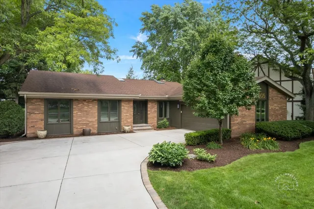 $739,900 | 1105 West Bauer Road, Naperville, IL 60563