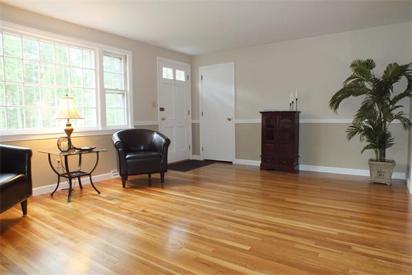 65 Amble Road Chelmsford, MA 01824 - Photo 3 of 20 Gallery Image 3