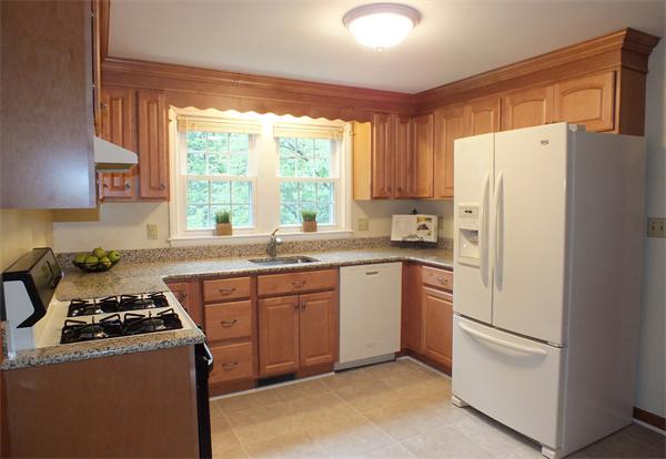 65 Amble Road Chelmsford, MA 01824 - Photo 7 of 20 Gallery Image 7