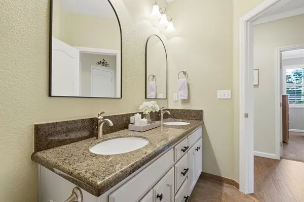 $579,900 | 1631 Kamm Avenue, Kingsburg, CA 93631