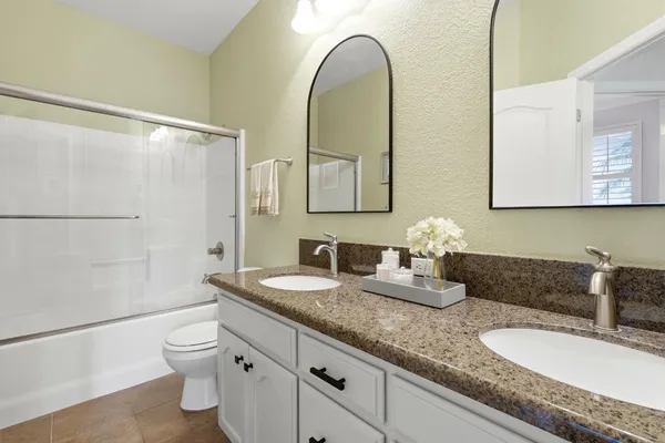 $579,900 | 1631 Kamm Avenue, Kingsburg, CA 93631