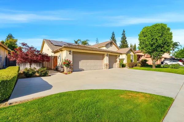 $579,900 | 1631 Kamm Avenue, Kingsburg, CA 93631