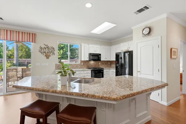 $579,900 | 1631 Kamm Avenue, Kingsburg, CA 93631