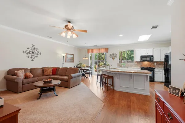 $579,900 | 1631 Kamm Avenue, Kingsburg, CA 93631