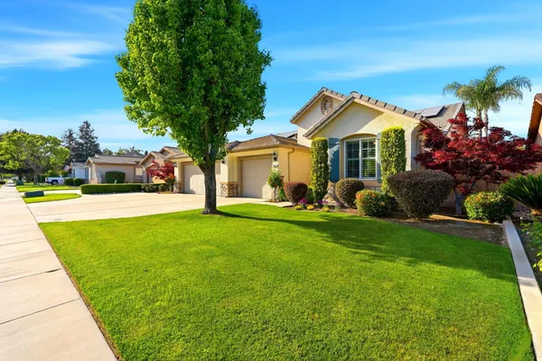 $579,900 | 1631 Kamm Avenue, Kingsburg, CA 93631