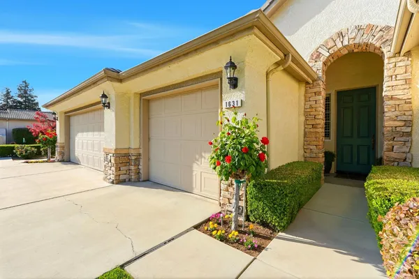 $579,900 | 1631 Kamm Avenue, Kingsburg, CA 93631
